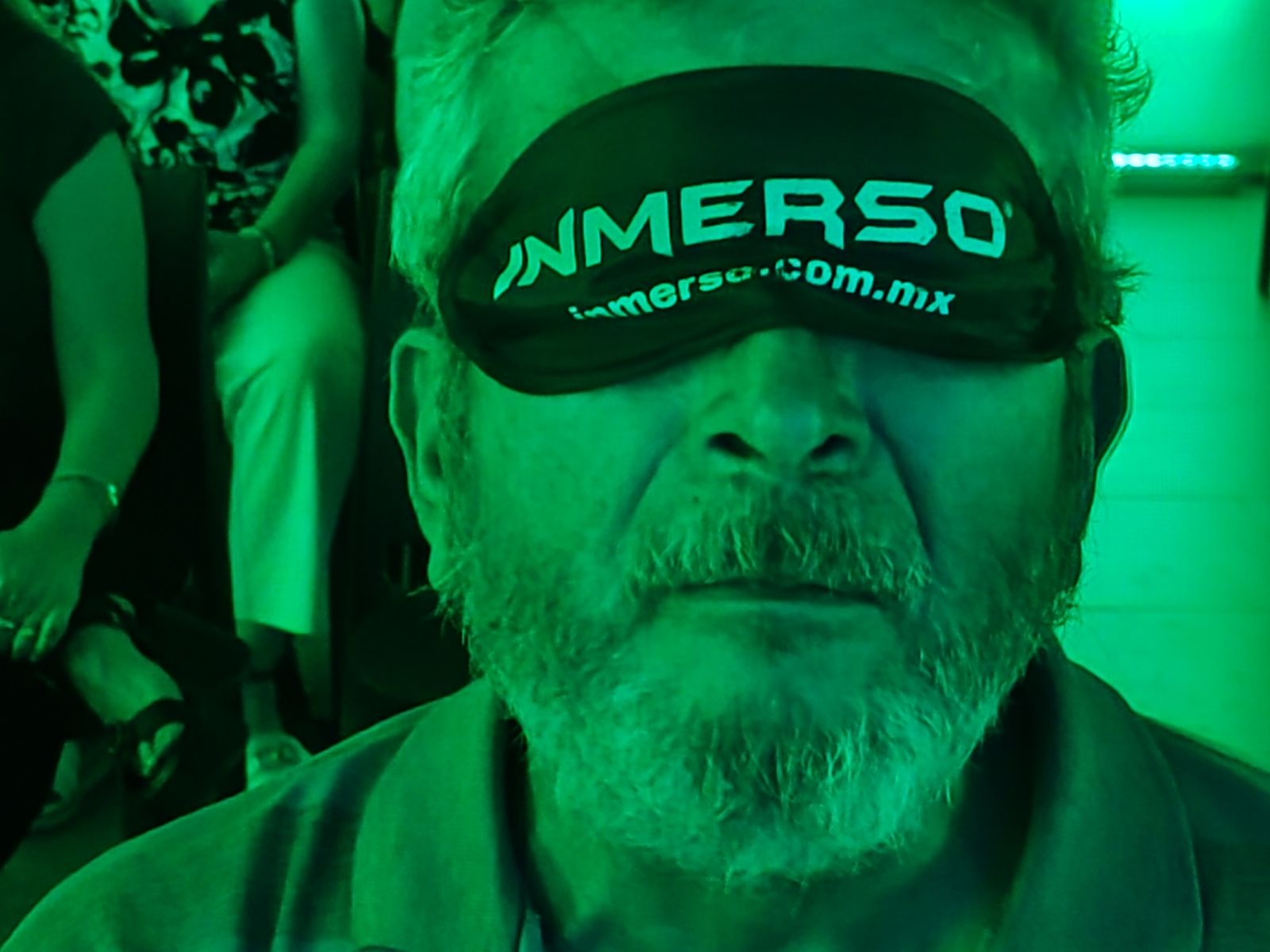 Asistente con antifaz INMERSO
